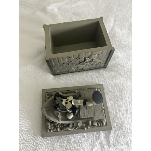 Steamboat Willie Disney Showcase Collection Mickey Mouse Figure Box - Picture 3 of 5